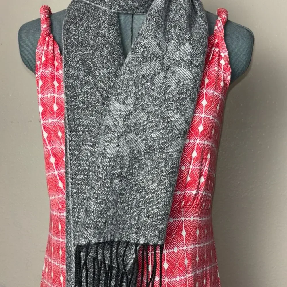 NWT Cejon Women's Gray Scarf Snowflake Pattern Heather Gray w/ fringe wrap scarf